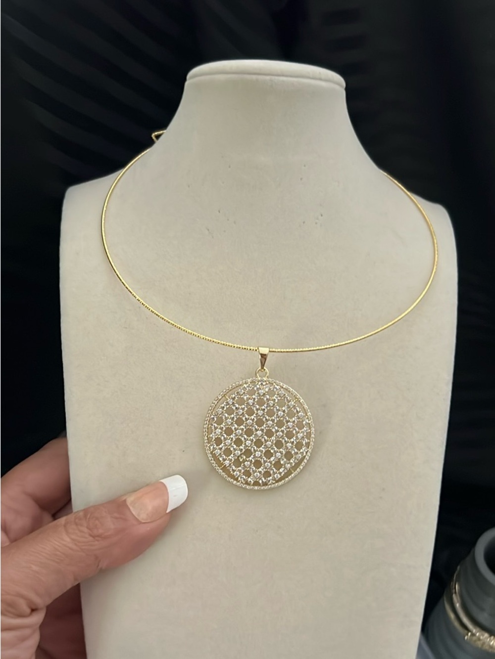 Gold Filigree Round Pendant Necklace - Elegant Women’s Jewelry